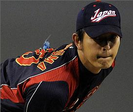 Para los que pensaron que la cara de Matsuzaka engañaba, Isashi Iwakuma prodigó sonrisitas. El excelente lanzador nos realizó un pitcheo soberbio. Fin del capítulo Clásico '09.